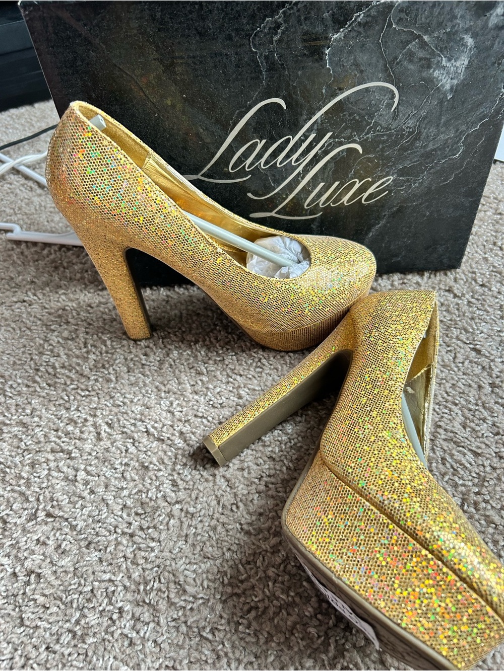 Lady Luxe Gold Glitter 5” Platform Pumps size 5.5